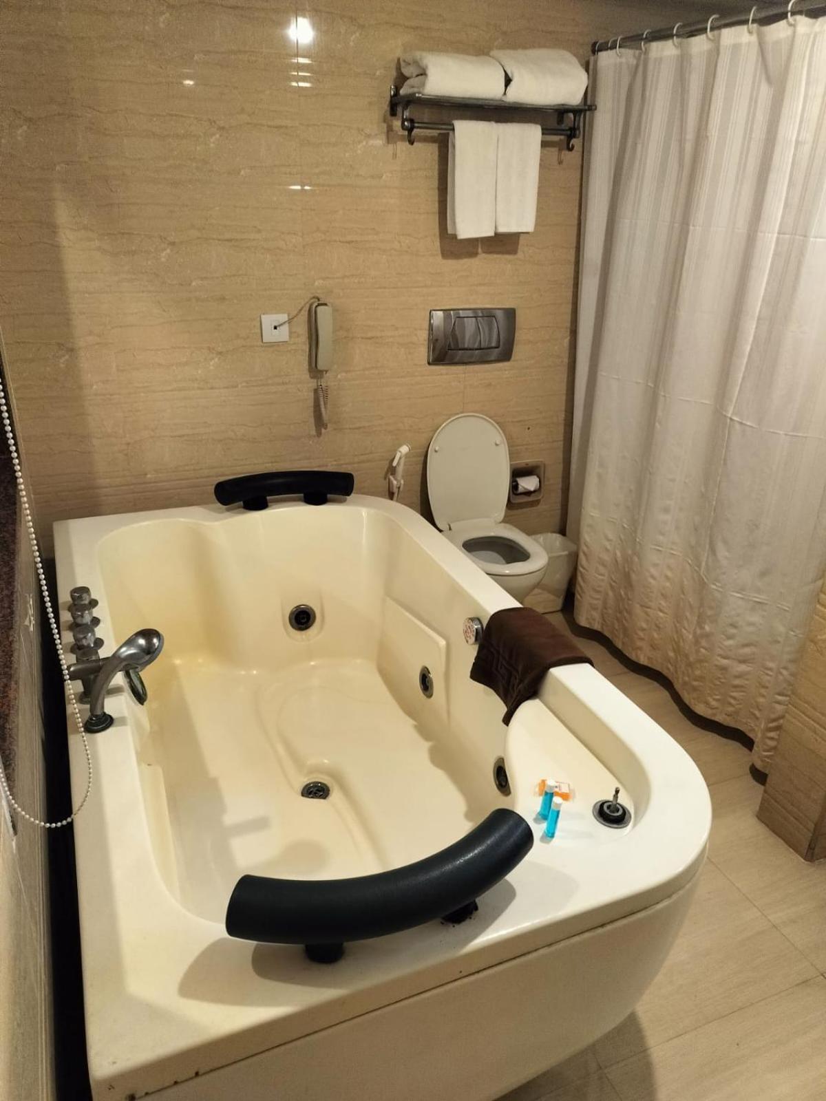 Shenbaga Hotel And Convention Centre Pondicherry Luaran gambar